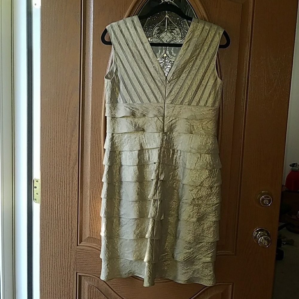 Eliza J Shimmery Fold ruffle dress Sz 12P NWOT - Picture 4 of 5